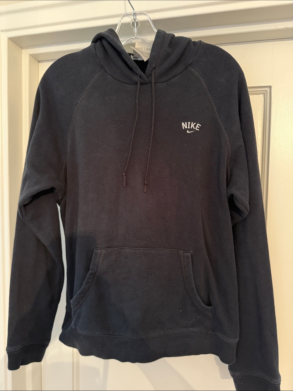 Nike Black Pullover Hoodie with Small White Logo vintage 80% cotton. Soft.